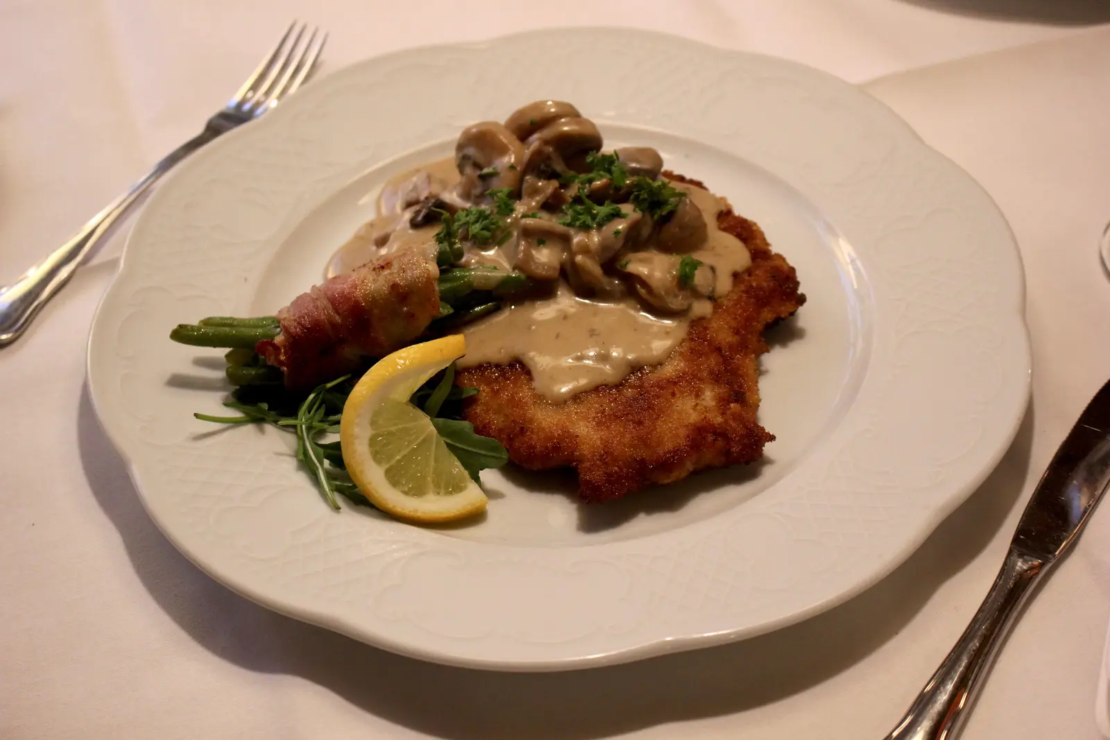 Offizielle Aufnahme eines Schnitzelgerichts bei Landhaus Leuters